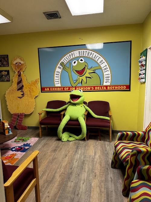 sit-with-kermit.jpg