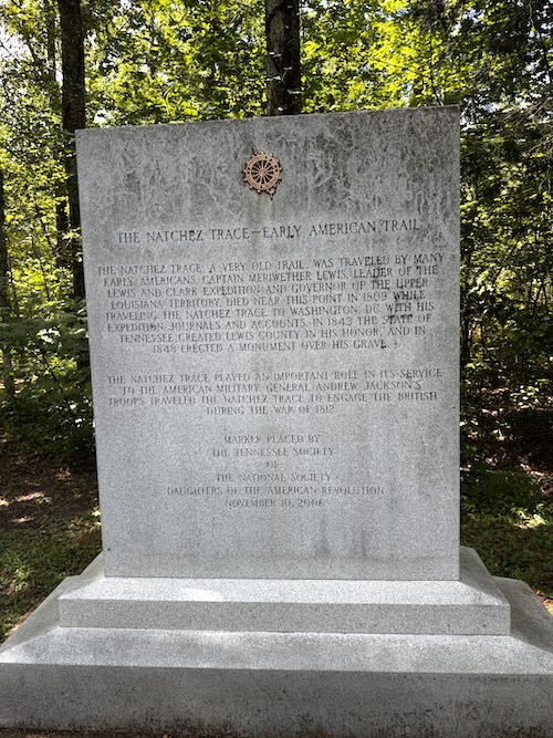 Image of a monument erected by the Daughters of the American Revolution honoring the Natchez Trace.